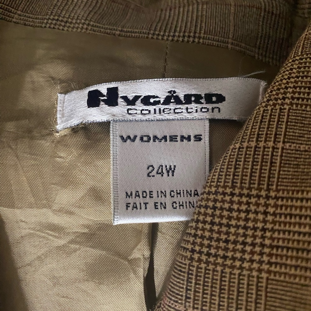 Blazer - Picture 4 of 5